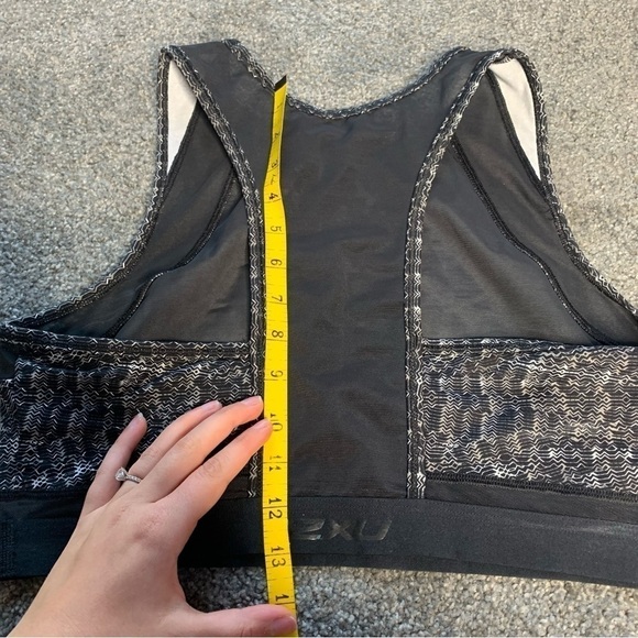 2XU high neck mesh printed athletic sports bra - Picture 7 of 8